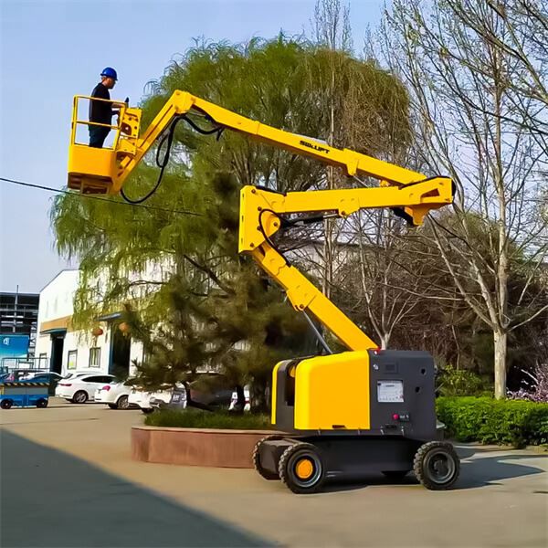 Piattaforma aerea articolata con motore diesel